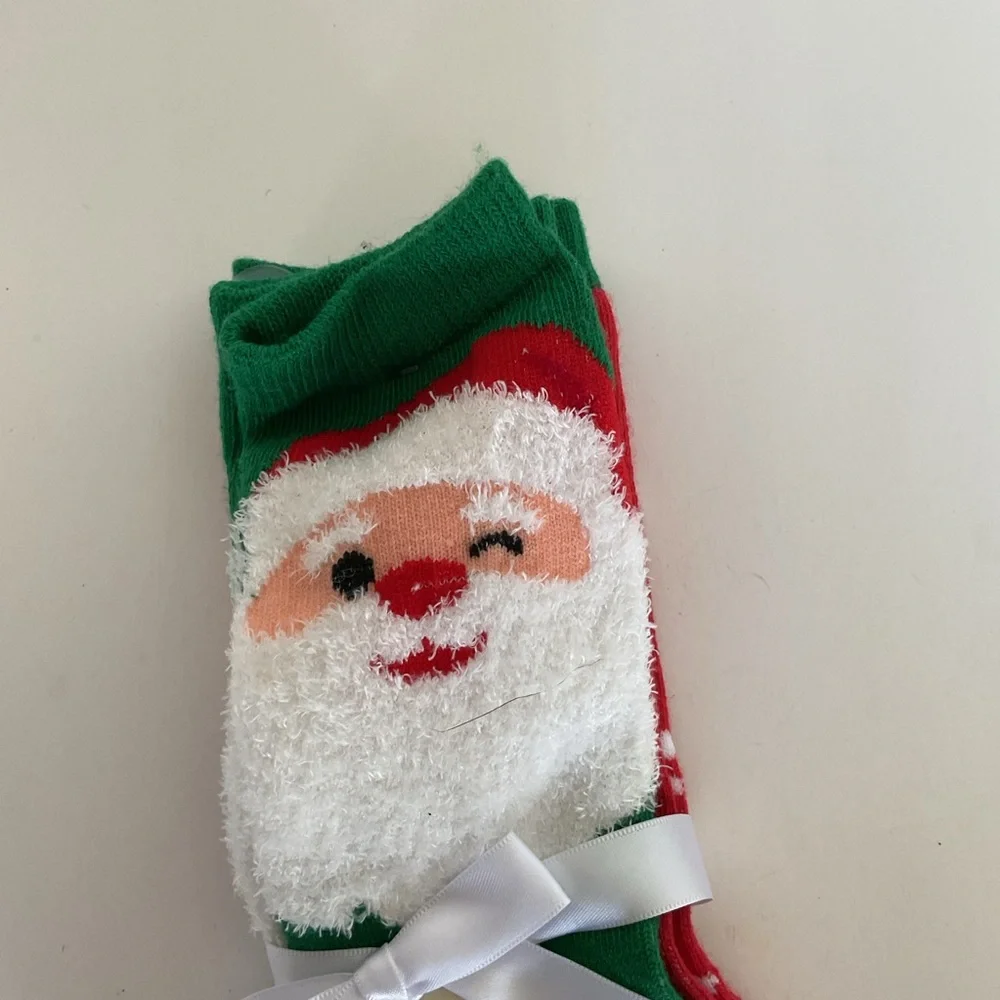 Kohls Set of 2 pairs of Christmas Socks NWT